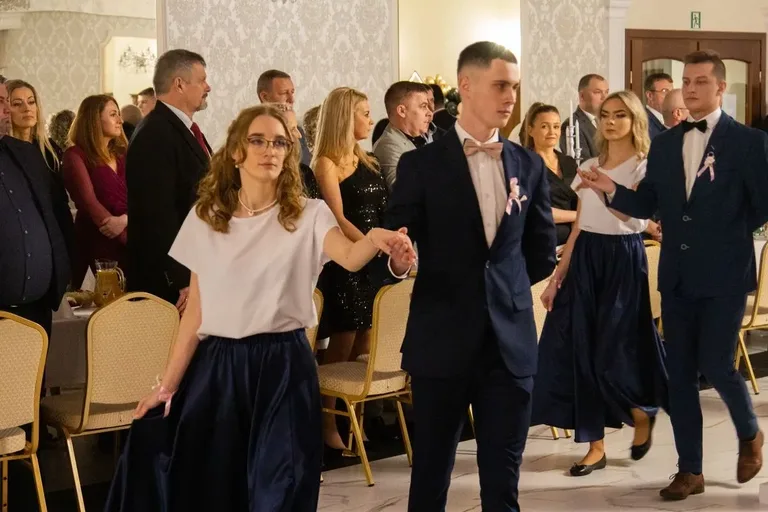 Studniówka maturzystów z Zespołu Szkół im. Stanisława Staszica w Małkini Górnej! (zdjęcia, wideo)