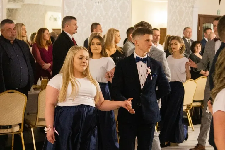Studniówka maturzystów z Zespołu Szkół im. Stanisława Staszica w Małkini Górnej! (zdjęcia, wideo)