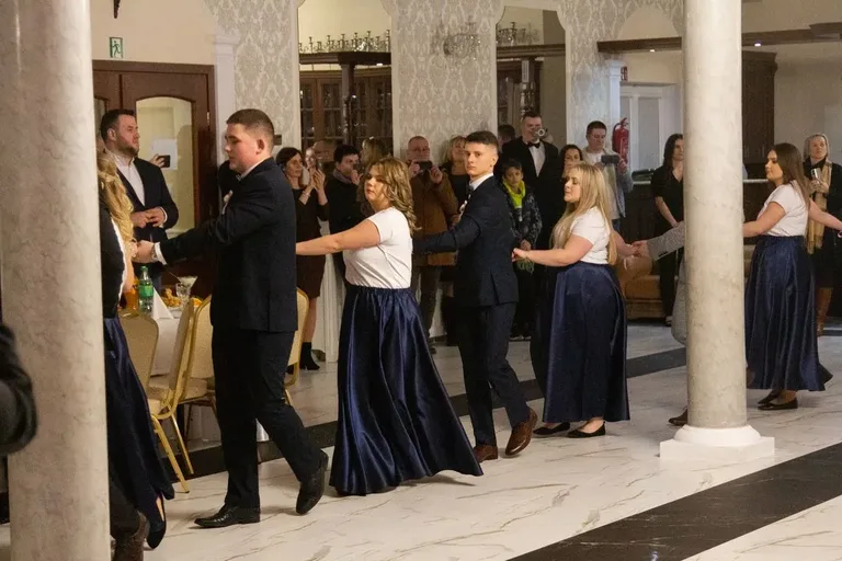 Studniówka maturzystów z Zespołu Szkół im. Stanisława Staszica w Małkini Górnej! (zdjęcia, wideo)
