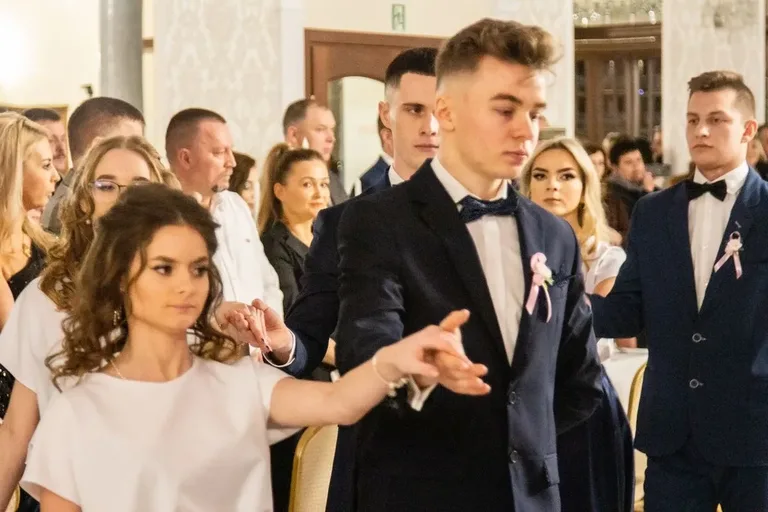 Studniówka maturzystów z Zespołu Szkół im. Stanisława Staszica w Małkini Górnej! (zdjęcia, wideo)