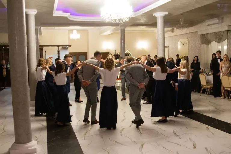 Studniówka maturzystów z Zespołu Szkół im. Stanisława Staszica w Małkini Górnej! (zdjęcia, wideo)