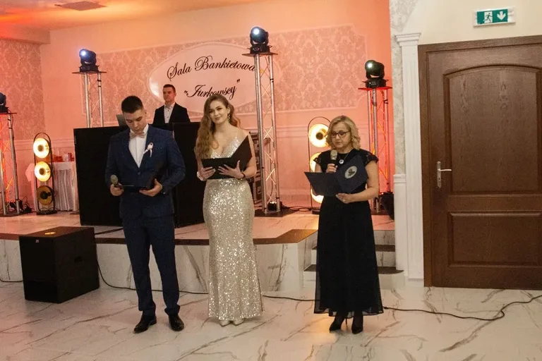 Studniówka maturzystów z Zespołu Szkół im. Stanisława Staszica w Małkini Górnej! (zdjęcia, wideo)
