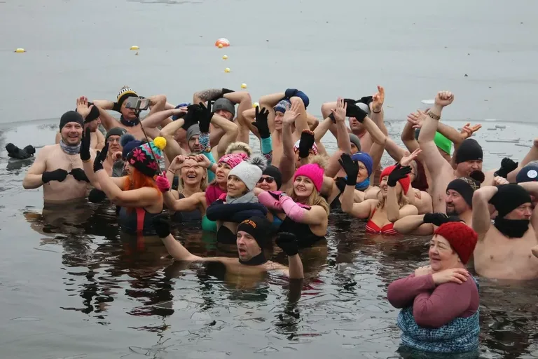 Finał WOŚP na sportowo! Ostrów Biega i Morstrowiaki przyłączyły się do pomocy aktywnie (zdjęcia)