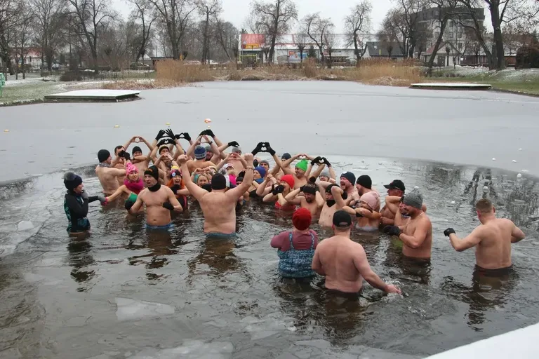 Finał WOŚP na sportowo! Ostrów Biega i Morstrowiaki przyłączyły się do pomocy aktywnie (zdjęcia)