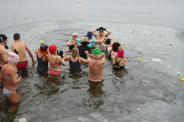 Finał WOŚP na sportowo! Ostrów Biega i Morstrowiaki przyłączyły się do pomocy aktywnie (zdjęcia)