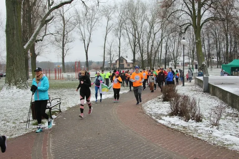 Finał WOŚP na sportowo! Ostrów Biega i Morstrowiaki przyłączyły się do pomocy aktywnie (zdjęcia)