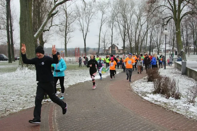 Finał WOŚP na sportowo! Ostrów Biega i Morstrowiaki przyłączyły się do pomocy aktywnie (zdjęcia)