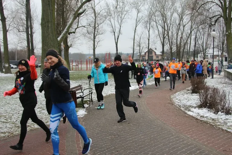 Finał WOŚP na sportowo! Ostrów Biega i Morstrowiaki przyłączyły się do pomocy aktywnie (zdjęcia)