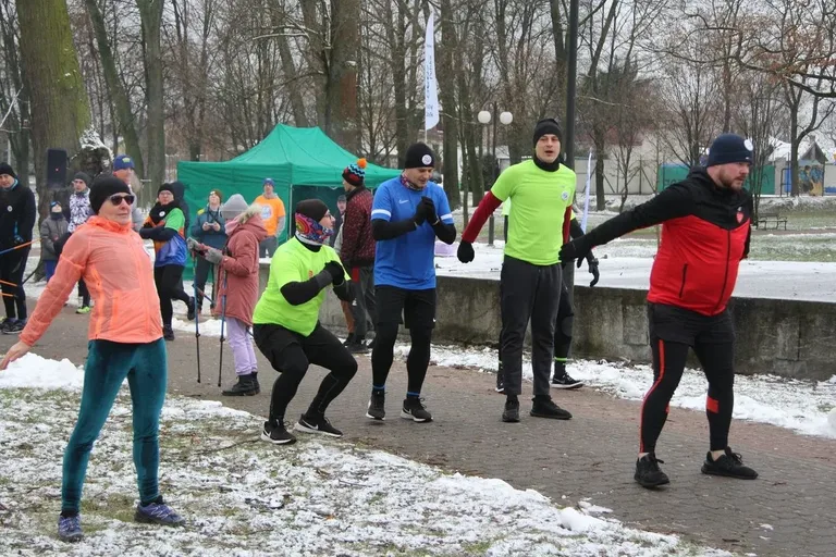Finał WOŚP na sportowo! Ostrów Biega i Morstrowiaki przyłączyły się do pomocy aktywnie (zdjęcia)