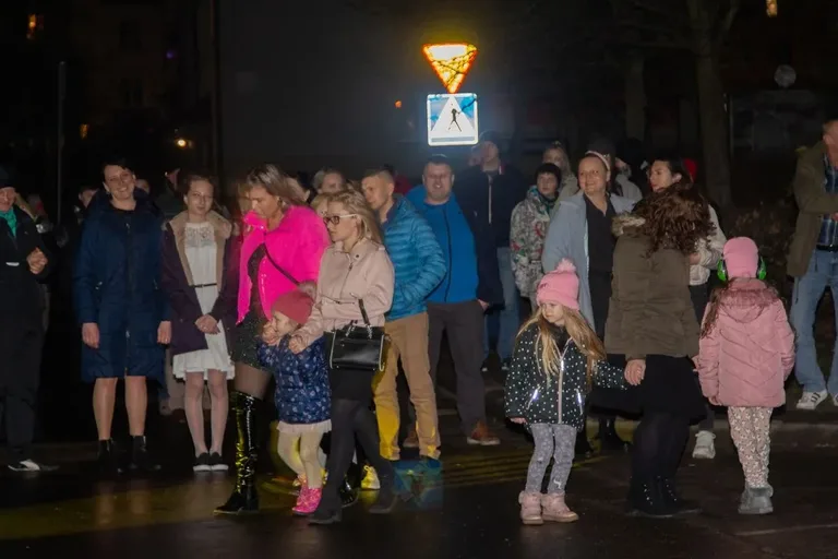 Mieszkańcy wspólnie rozpoczęli nowy rok przed ratuszem miejskim! (zdjęcia)