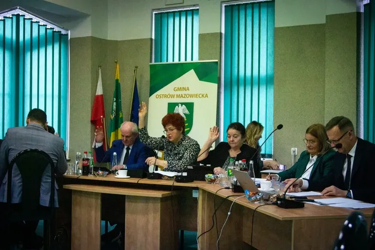 Radni jednogłośnie uchwalili budżet gminy Ostrów Mazowiecka na 2023 rok! (zdjęcia) 