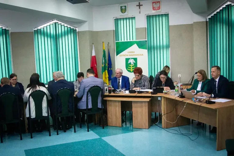 Radni jednogłośnie uchwalili budżet gminy Ostrów Mazowiecka na 2023 rok! (zdjęcia) 