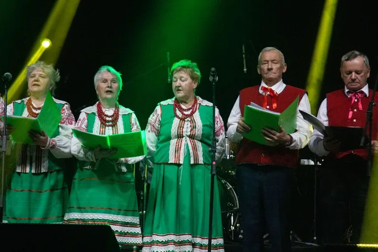 Mieszkańcy wspólnie kolędowali podczas Gminnego Wieczoru Wigilijnego w Małkini Górnej (zdjęcia, wideo)