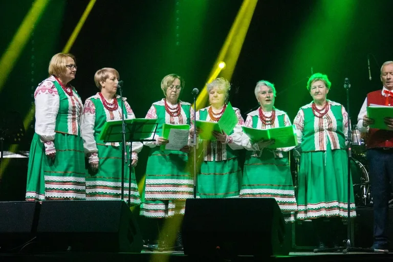 Mieszkańcy wspólnie kolędowali podczas Gminnego Wieczoru Wigilijnego w Małkini Górnej (zdjęcia, wideo)
