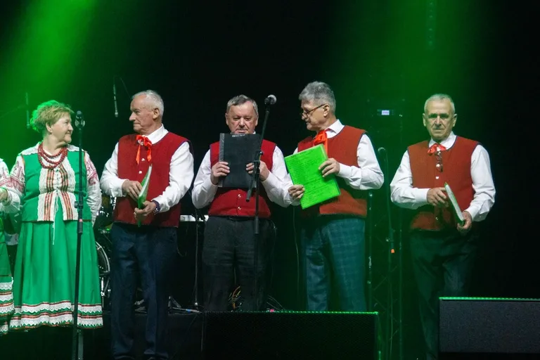 Mieszkańcy wspólnie kolędowali podczas Gminnego Wieczoru Wigilijnego w Małkini Górnej (zdjęcia, wideo)