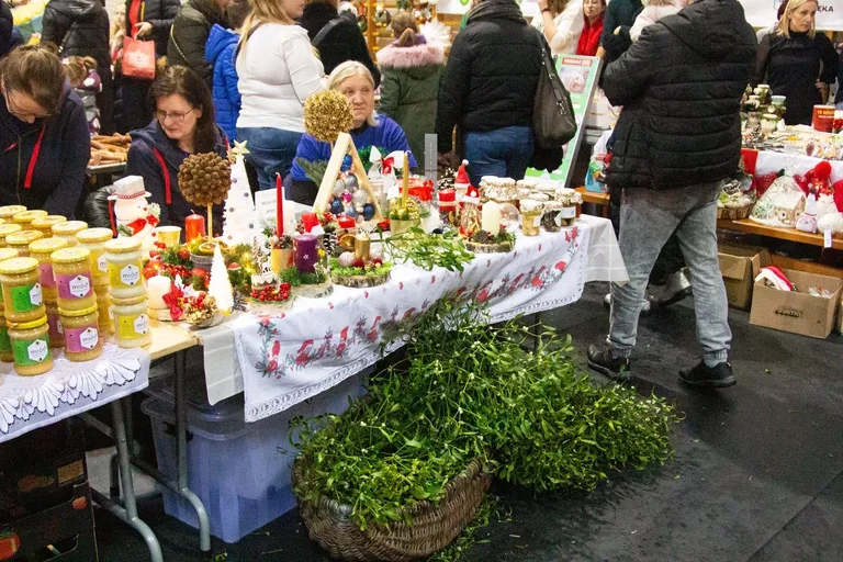 Jarmark bożonarodzeniowy i spotkanie ze Świętym Mikołajem cieszyło się dużym zainteresowaniem! (zdjęcia, wideo)