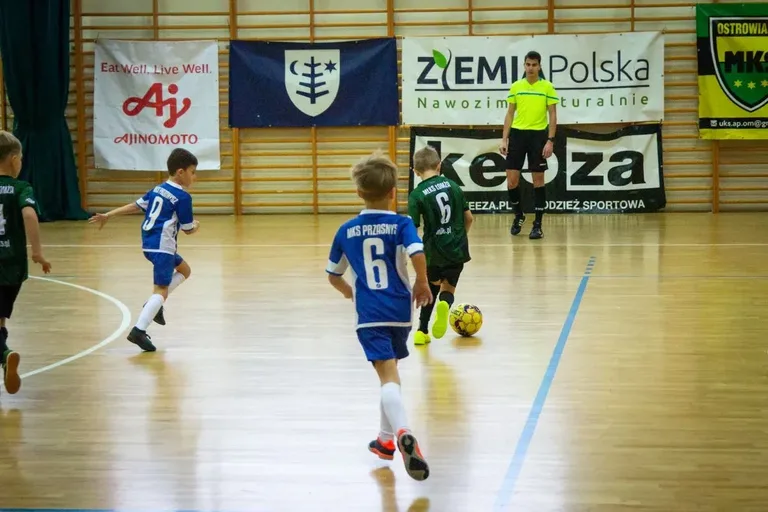 Turniej Mikołajkowy na hali MOSiR Ostrów Mazowiecka (zdjęcia)