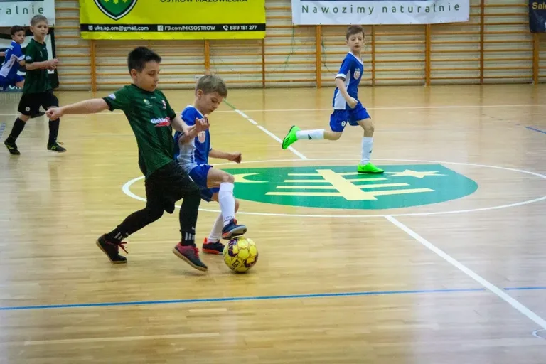 Turniej Mikołajkowy na hali MOSiR Ostrów Mazowiecka (zdjęcia)