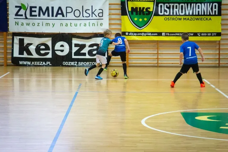 Turniej Mikołajkowy na hali MOSiR Ostrów Mazowiecka (zdjęcia)