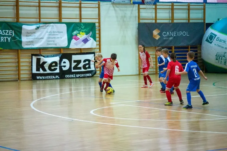 Turniej Mikołajkowy na hali MOSiR Ostrów Mazowiecka (zdjęcia)