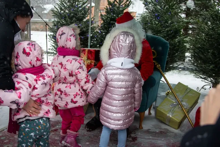Święty Mikołaj odwiedził mieszkańców Broku! (zdjęcia, wideo)
