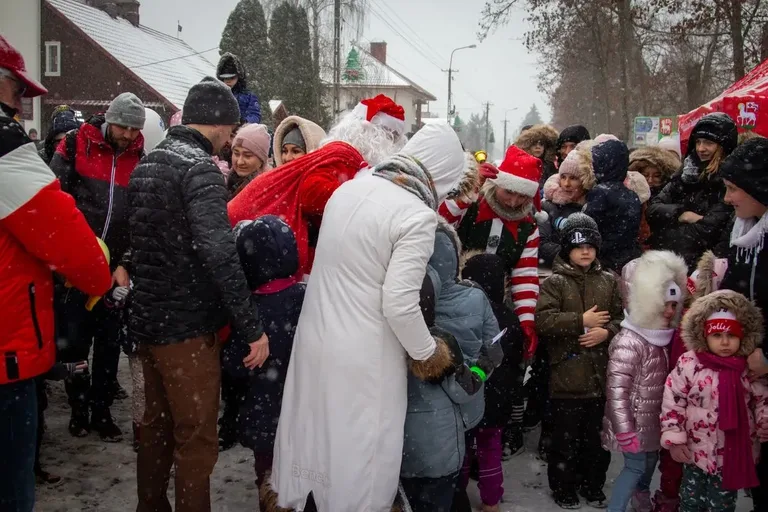 Święty Mikołaj odwiedził mieszkańców Broku! (zdjęcia, wideo)
