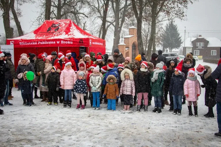 Święty Mikołaj odwiedził mieszkańców Broku! (zdjęcia, wideo)