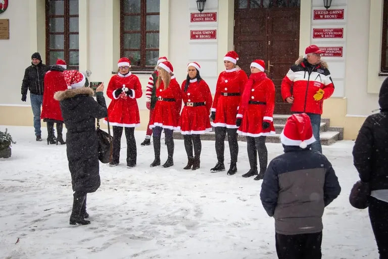 Święty Mikołaj odwiedził mieszkańców Broku! (zdjęcia, wideo)