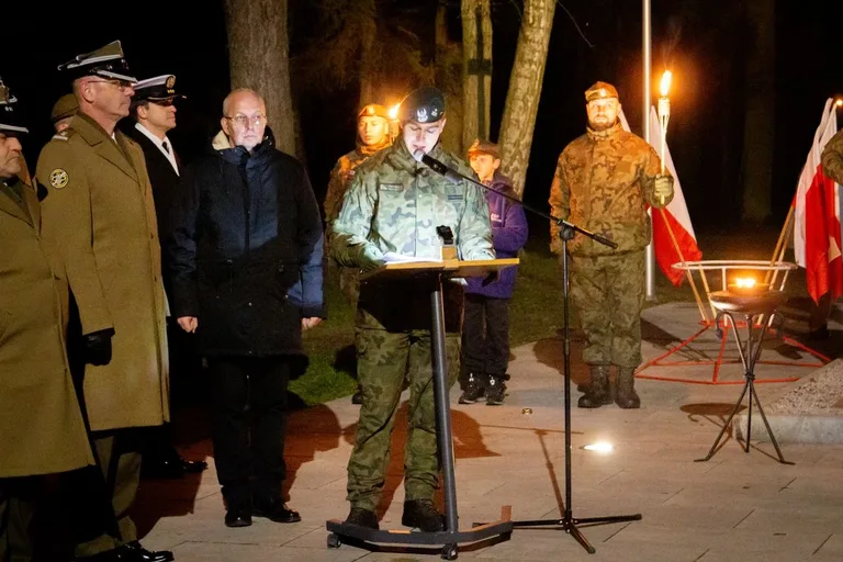 Obchody Dnia Podchorążego i 155. rocznica urodzin marszałka Józefa Piłsudskiego w Komorowie (zdjęcia)