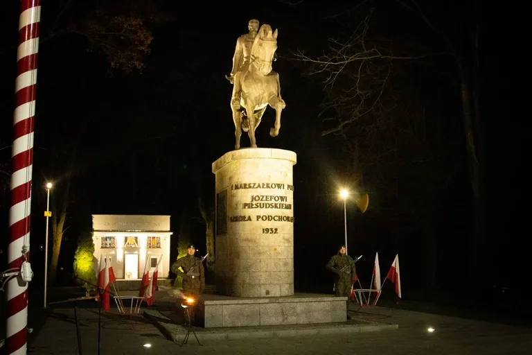 Obchody Dnia Podchorążego i 155. rocznica urodzin marszałka Józefa Piłsudskiego w Komorowie (zdjęcia)