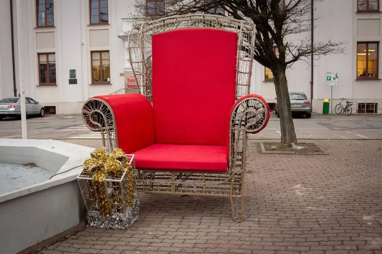 Bożonarodzeniowy klimat wkracza do Ostrowi Mazowieckiej. Pierwsze ozdoby już są! (zdjęcia)