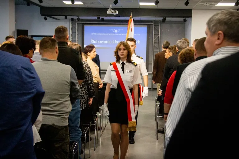 Pierwszoklasiści z CSL Technikum Lotniczego w Nagoszewie złożyli ślubowanie! (zdjęcia)