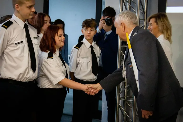 Pierwszoklasiści z CSL Technikum Lotniczego w Nagoszewie złożyli ślubowanie! (zdjęcia)