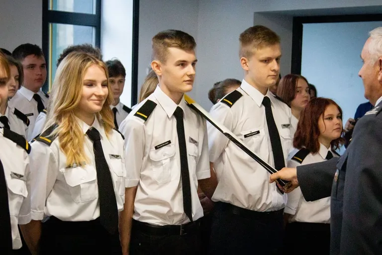 Pierwszoklasiści z CSL Technikum Lotniczego w Nagoszewie złożyli ślubowanie! (zdjęcia)