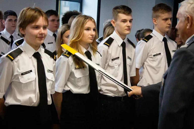 Pierwszoklasiści z CSL Technikum Lotniczego w Nagoszewie złożyli ślubowanie! (zdjęcia)