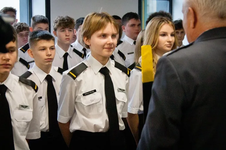 Pierwszoklasiści z CSL Technikum Lotniczego w Nagoszewie złożyli ślubowanie! (zdjęcia)