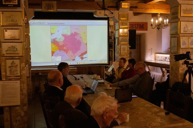 Otwarcie wystawy pt. "300 obrazów Napoleona Ordy" i wykład z ks. Tadueszem Isakowiczem-Zaleskim w Muzeum Kresów i Ziemi Ostrowskiej (zdjęcia, wideo)