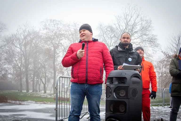Morsy rozpoczęły sezon w stawie miejskim w Ostrowi Mazowieckiej! (zdjęcia) 