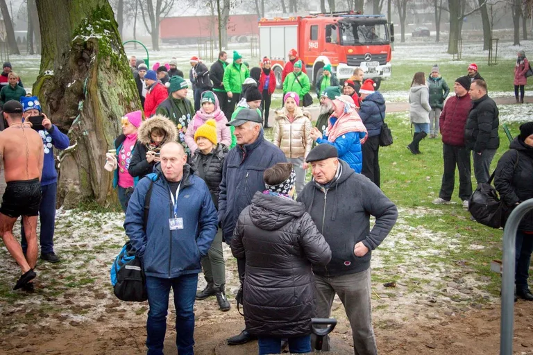 Morsy rozpoczęły sezon w stawie miejskim w Ostrowi Mazowieckiej! (zdjęcia)