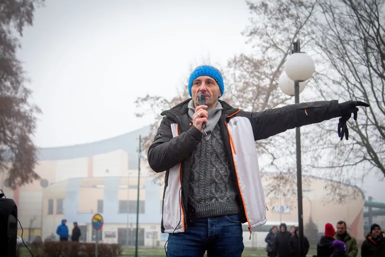 Morsy rozpoczęły sezon w stawie miejskim w Ostrowi Mazowieckiej! (zdjęcia)