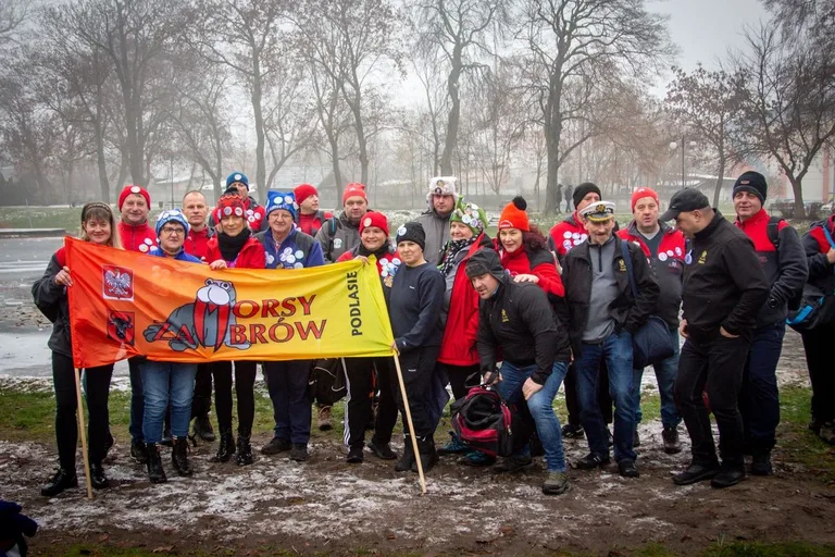 Morsy rozpoczęły sezon w stawie miejskim w Ostrowi Mazowieckiej! (zdjęcia)
