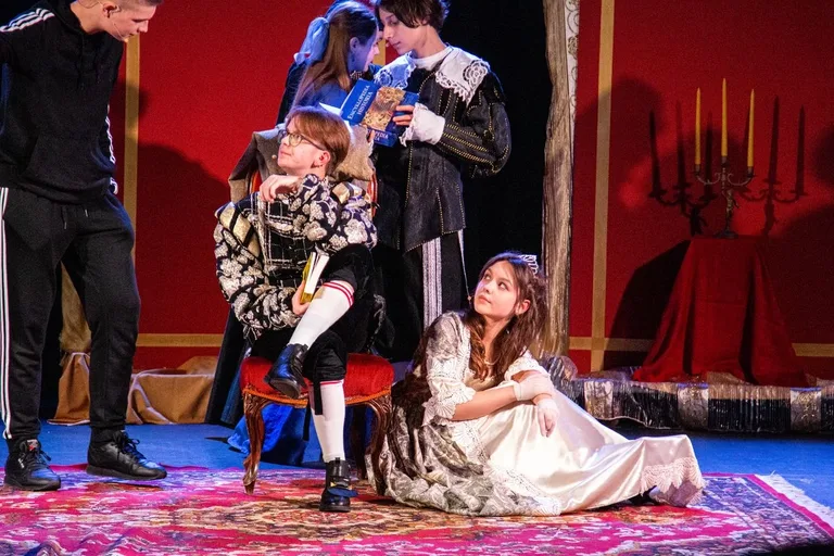 Spektakl teatralny pt. "Do hymnu powstań" odbył się w Ostrowi Mazowieckiej w Narodowy Dzień Niepodległości (zdjęcia)