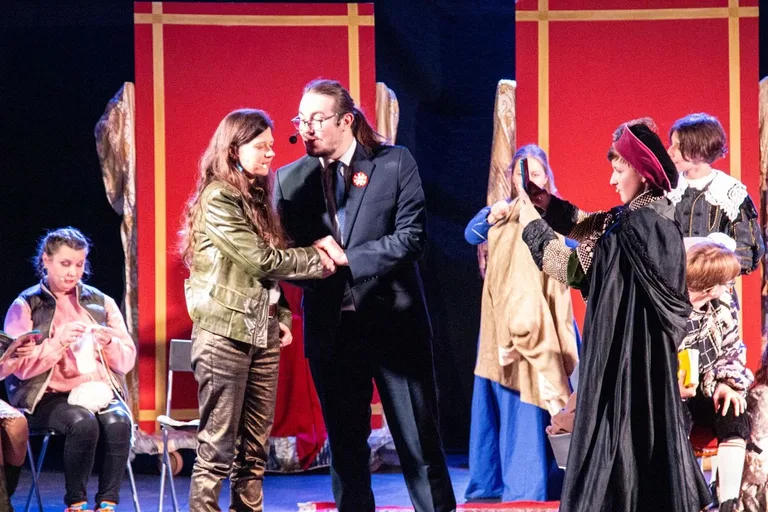 Spektakl teatralny pt. "Do hymnu powstań" odbył się w Ostrowi Mazowieckiej w Narodowy Dzień Niepodległości (zdjęcia)