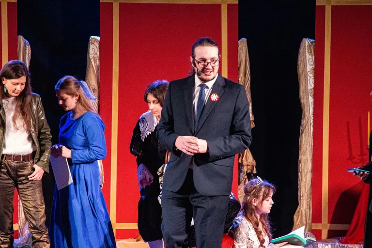 Spektakl teatralny pt. "Do hymnu powstań" odbył się w Ostrowi Mazowieckiej w Narodowy Dzień Niepodległości (zdjęcia)