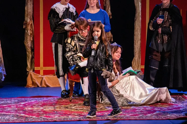 Spektakl teatralny pt. "Do hymnu powstań" odbył się w Ostrowi Mazowieckiej w Narodowy Dzień Niepodległości (zdjęcia)