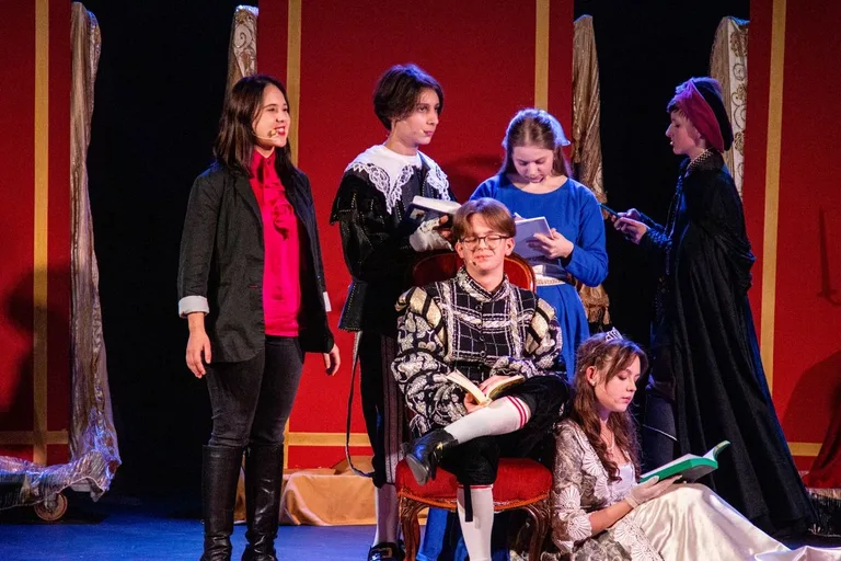 Spektakl teatralny pt. "Do hymnu powstań" odbył się w Ostrowi Mazowieckiej w Narodowy Dzień Niepodległości (zdjęcia)