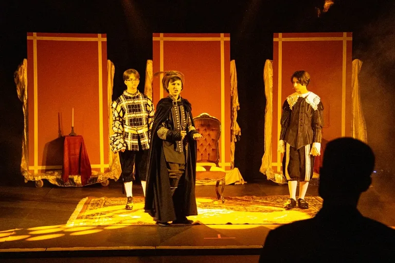 Spektakl teatralny pt. "Do hymnu powstań" odbył się w Ostrowi Mazowieckiej w Narodowy Dzień Niepodległości (zdjęcia)