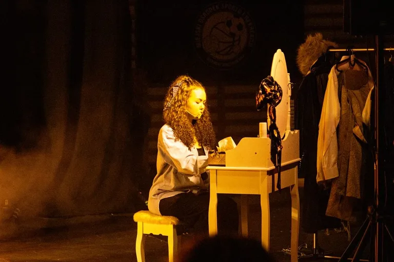 Spektakl teatralny pt. "Do hymnu powstań" odbył się w Ostrowi Mazowieckiej w Narodowy Dzień Niepodległości (zdjęcia)