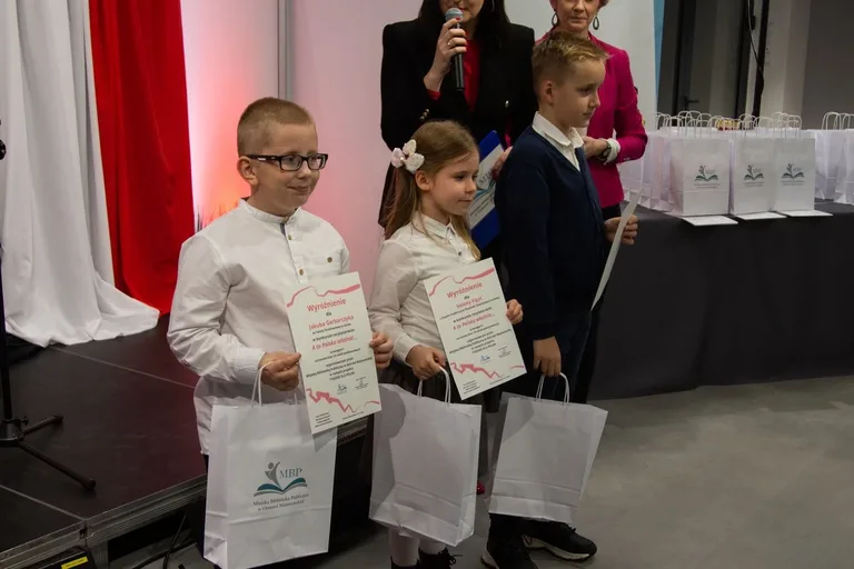 Spektakl teatralny pt. "Do hymnu powstań" odbył się w Ostrowi Mazowieckiej w Narodowy Dzień Niepodległości (zdjęcia, wideo) (nie publikować)