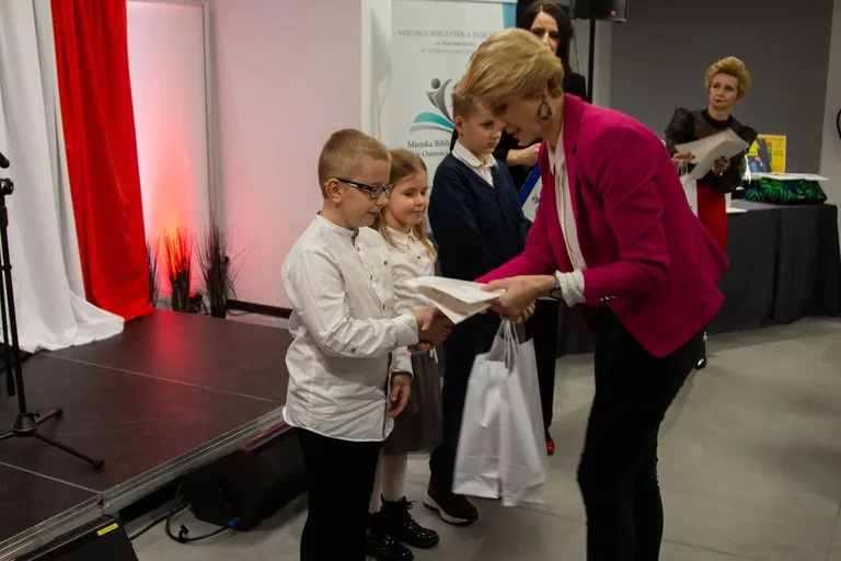 Spektakl teatralny pt. "Do hymnu powstań" odbył się w Ostrowi Mazowieckiej w Narodowy Dzień Niepodległości (zdjęcia, wideo) (nie publikować)